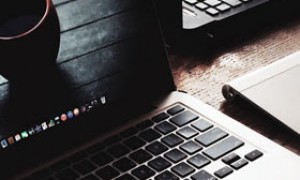 一架美国F-16战斗机发出紧急状态信号 将在沙特降落