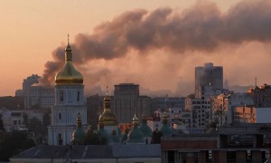 就过了两天，俄乌局势发生重大变化，乌克兰政府大楼遭首次袭击，100万乌军去向成谜！