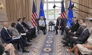 挑衅就得付出代价！中方果断出手，特朗普誓言反击，想两头拿好处的欧盟，最终面临两头堵