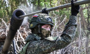 战局突变！俄军进攻乌克兰中部，昔日盟友突然倒戈，泽连斯基何去何从？