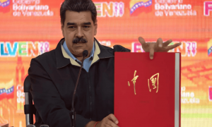 特朗普松口，美军随时越境行动，关键时刻，中企设备抵达委内瑞拉