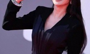 49岁舒淇威尼斯泪崩！导演首秀惊艳世界，从影后到导演的逆袭